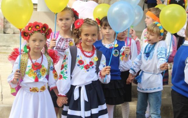 Патриотический флеш-моб в Лисичанске / lisichansk.com.ua Патриотический флеш-моб в Лисичанске / lisichansk.com.ua