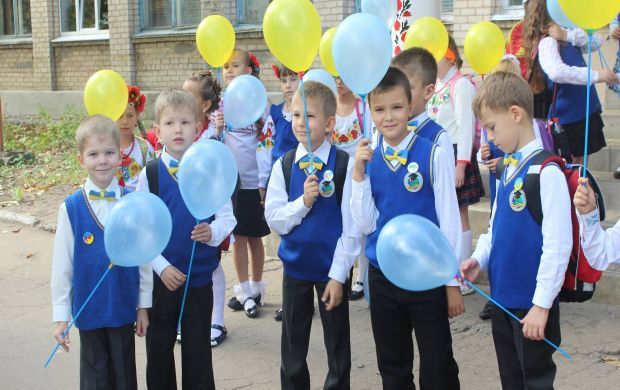 Патриотический флеш-моб в Лисичанске / lisichansk.com.ua Патриотический флеш-моб в Лисичанске / lisichansk.com.ua