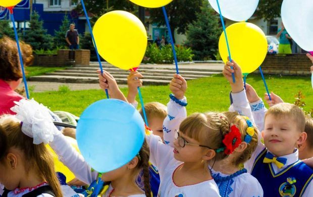 Патриотический флеш-моб в Лисичанске / lisichansk.com.ua Патриотический флеш-моб в Лисичанске / lisichansk.com.ua