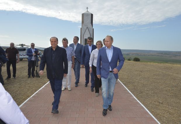 Берлусконі мав тісну дружбу з Путіним / фото REUTERS Берлусконі мав тісну дружбу з Путіним / фото REUTERS