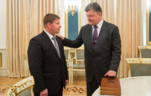 Президент нагородив іменною зброєю полковника Мамчура