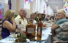 Вчителі в окупованому Криму влаштували п'янку прямо в школі й накинулися на свідка події (відео)