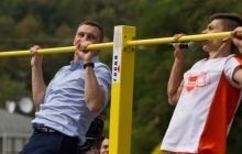 Кличко привітав учасників Чемпіонату України зі стріт воркауту та поспілкувався з киянами, які відзначають День фізкультури та спорту