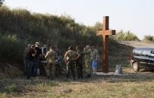 Під Слов'янськом встановили пам'ятний знак загиблим військовим і мирним жителям (фото)