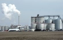 Ukraine seeks foreign investors in $18 bln renewables market: Bloomberg