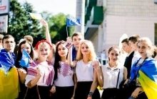 В Мариуполе в честь Дня города прошел парад вышиванок (фото, видео)