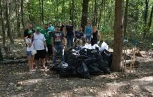Активісти "Асоціації зелених України" прибрали частину території Експоцентру