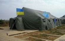 Блокада Криму: Учасники "майдану на Чонгарі" облаштували наметове містечко і готуються до зими (фото)