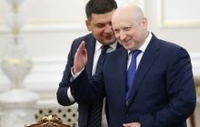 Гройсман обіцяє передати до Конституційної комісії петицію про вільне володіння зброєю