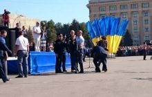 Яценюк и Фацевич пришли на помощь девушке-полицейскому в Харькове (фото, видео)