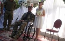 У Кременчуцькому госпіталі поранений боєць батальйону "Донбас" розписався з волонтеркою