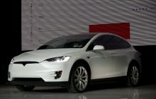 Tesla представила семимісний електричний кросовер Model X (фото)