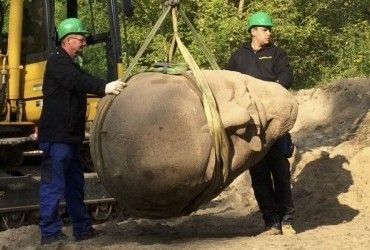 BBC: У Берліні відкопали величезну голову від пам'ятника Леніну