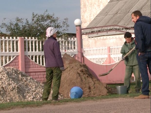 Parents of the accused sergeant - Zinaida, and Anatoly / Photo from UNIAN