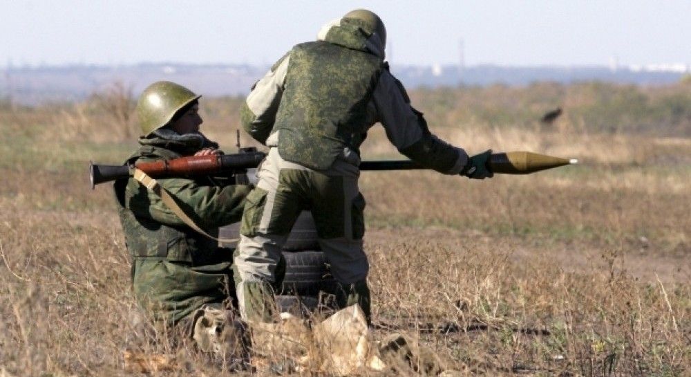 Russian Proxies Attack Ukrainian Troops With Grenade Launchers Small