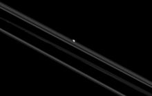 Cassini сделала новое фото спутников Сатурна