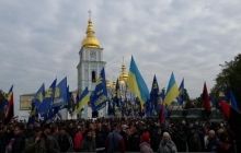 На Михайловской площади в Киеве начался митинг по случаю 73-годовщины создания УПА (прямая трансляция)