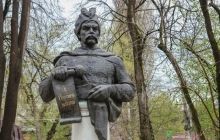 У Сімферополі затримано проукраїнських "екстремістів" з квітами для Богдана Хмельницького