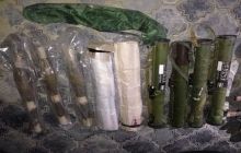 В зоне АТО обнаружены три тайника с минами, автоматами и гранатометами