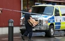 Напавший с мечом на школьников в Швеции скончался в больнице