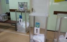 В Житомире зафиксировали вбрасывание бюллетеней (фото, видео)