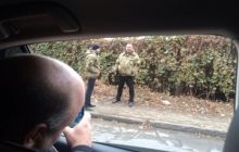 У Дніпропетровську на дільницях виборців лякають псевдовійськкоматами (фото, відео)