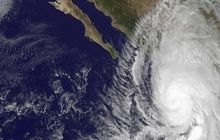 NASA показало орбитальные фото и видео "урагана тысячелетия"