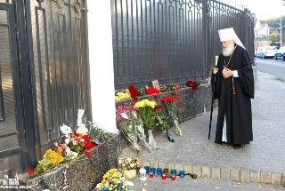 Митрополит Агафангел и жители Одессы почтили память жертв авиакатастрофы Митрополит Агафангел и жители Одессы почтили память жертв авиакатастрофы