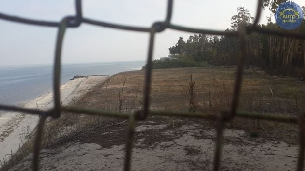 Під Києвом знайшли маєток Кличка на 'захопленому' пляжі (відео, документи) Під Києвом знайшли маєток Кличка на 'захопленому' пляжі (відео, документи)