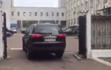 Из Чернигова Корбана доставили обратно в киевское СБУ (видео)