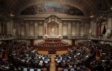 Парламент Португалії відправив уряд у відставку через 11 днів після призначення