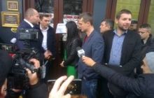 Группа нардепов пытается попасть в L'Kafa Café, расположенном в Доме профсоюзов (фото)
