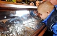 В Луцке 15 тысяч верующих поклонились Плащанице Богородицы