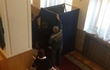 Перепалки, заминирование и кража урны: Закарпатский облсовет не смог избрать председателя