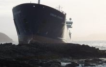 Пьяный российский моряк посадил на мель британский сухогруз, в море вылилось около 25 тонн топлива (фото)