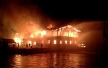 Ни один человек во время пожара в ресторане на Днепре не пострадал