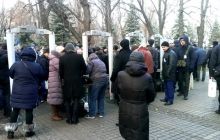 У Києві до Меморіалу пам'яті жертв Голодомору пропускають лише через металошукачі