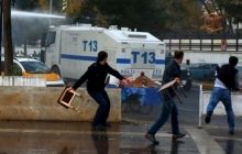 В Стамбуле полиция применила водомет против демонстрантов (фото)