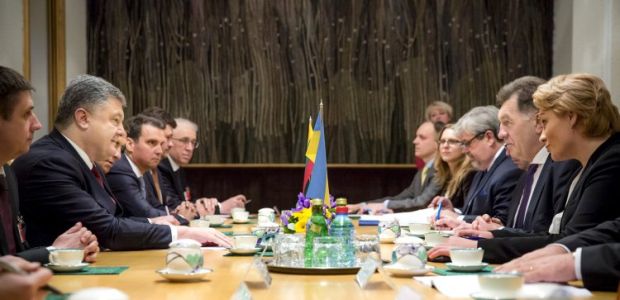Poroshenko expressed willingness to assist in the construction of a gas pipeline between Poland and Lithuania / Photo from UNIAN
