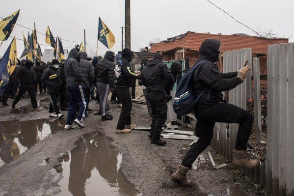 в Краснокутске после акции протеста подожгли дом начальника полиции в Краснокутске после акции протеста подожгли дом начальника полиции