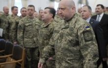 Турчинов: Служба внешней разведки стоит на переднем рубеже обороны Украины