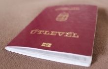 В "Борисполі" за півдня затримали двох українців з фальшивими паспортами Угорщини