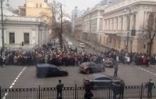У Києві мітингувальники перекривали вулицю Грушевського, в урядовий квартал відправили понад 3 тисячі правоохоронців