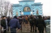 В УПЦ заявили о жестоком избиении верующих на Ровенщине: били дубинками, арматурой, кидали "коктейли Молотова"
