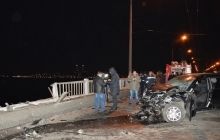 У Дніпропетровську автомобіль впав з мосту у річку, загинули двоє (фото, відео)