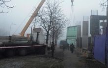 За три метри від школи і без жодного документа: у Києві взялися за чергове незаконне будівництво