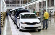 Продажи легковых авто в Украине за год сократились вдвое