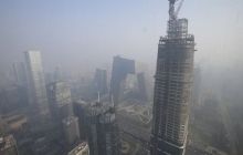 Власти Пекина ввели "желтый" уровень экологической опасности из-за смога