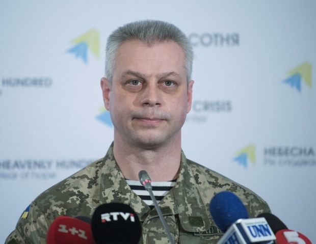 Лысенко заявил, что в октябре было совершено 1322 обстрелы сил АТО / Фото УНИАН Лысенко заявил, что в октябре было совершено 1322 обстрелы сил АТО / Фото УНИАН