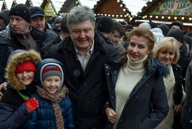 Порошенко з родиною відвідав різдвяний ярмарок у Львові / president.gov.ua Порошенко з родиною відвідав різдвяний ярмарок у Львові / president.gov.ua